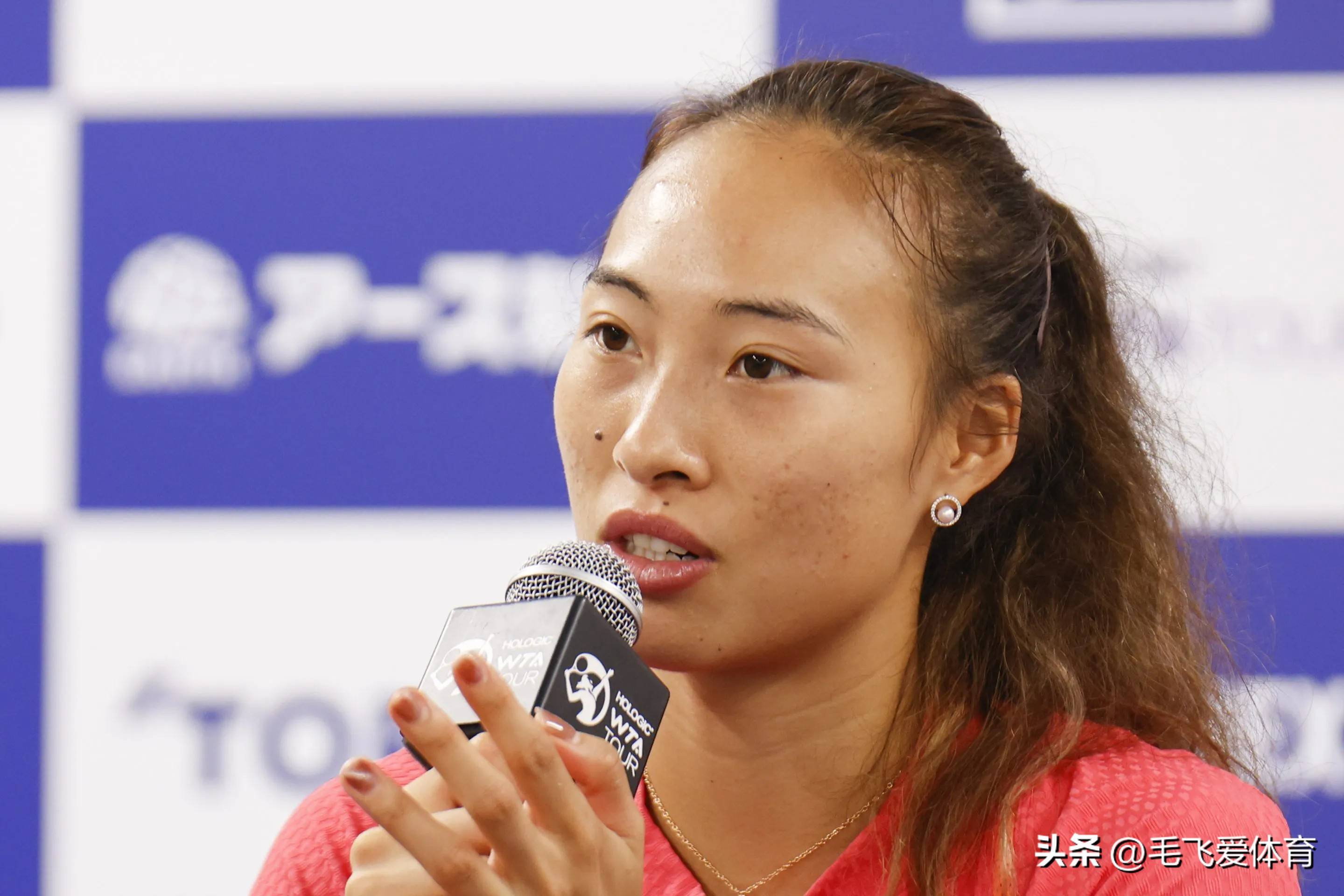 阿扎伦卡在RNG比赛中大比分获胜，表现优异引发热议！的简单介绍