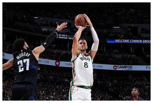 穆雷在日本队比赛中出色发挥，险胜引发热议！